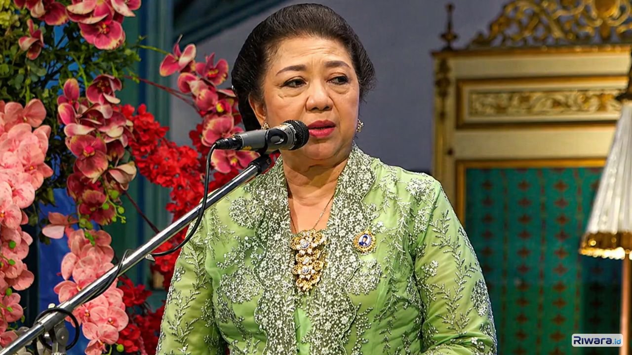Pengageng Sasana Wilapa sekaligus Ketua Lembaga Dewan Adat LDA GKR Koes Moertiyah Wandansari yang kerap disapa Gusti Moeng dalam sambutannya Hari Tari Dunia 2026 di Bangsal Smorokoto Ketaton Surakarta Rabu 29 April 2026